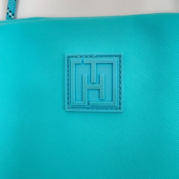 Set of Tommy Hilfiger/Shiseido Aquamarine Beach Tote with 3 Accessory Bags - Picture 5 of 13